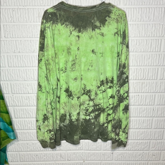 Gildan Green Tie-Dye Long Sleeve Shirt - Picture 2 of 4
